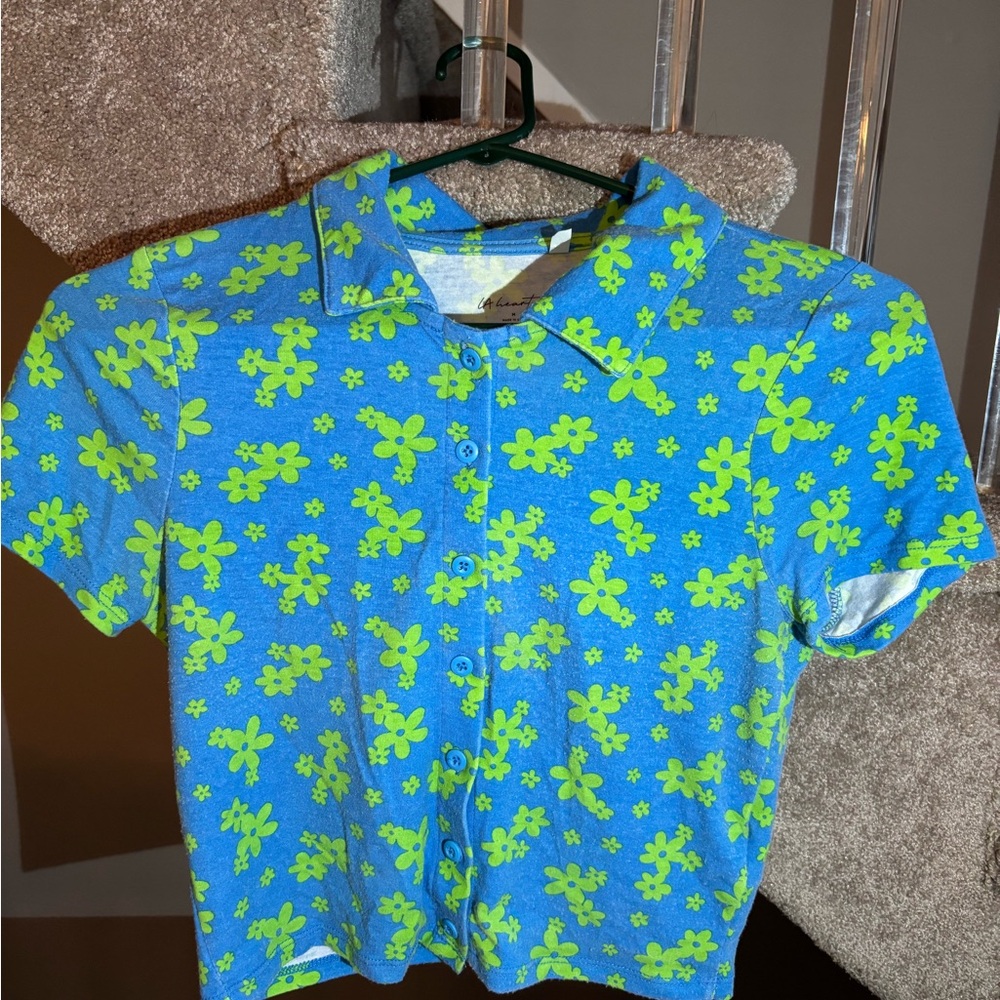 La Hearts Cropped Blue and Green Floral Button Down Shirt